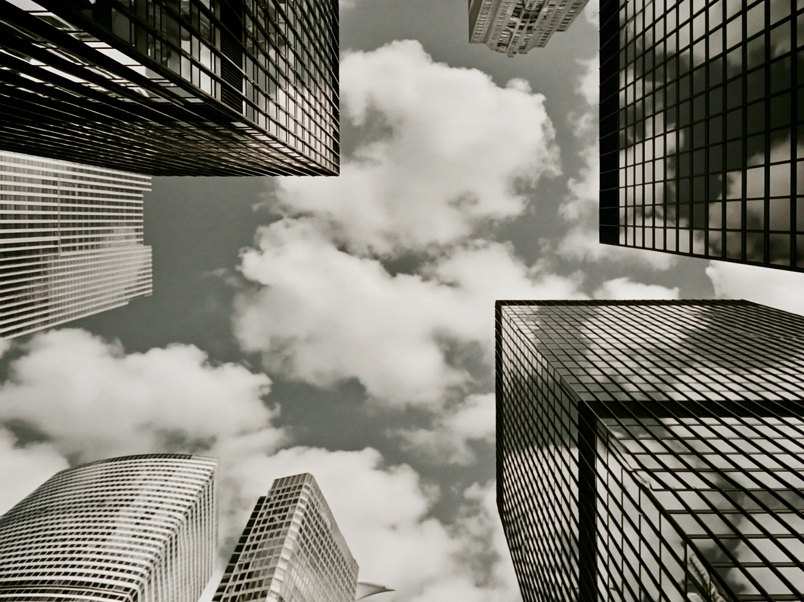Tours de bureaux vues d’en bas